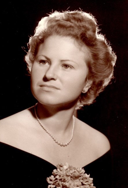 Obituary of Minervia Elizabeth Cross