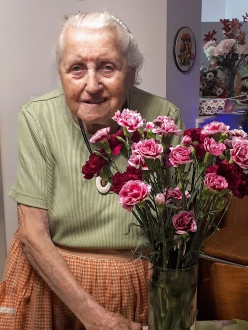 Obituary of Annie Dyck