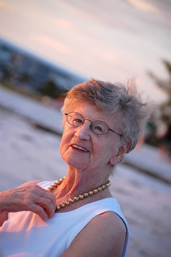 Avis de décès de Florence T. Lopez