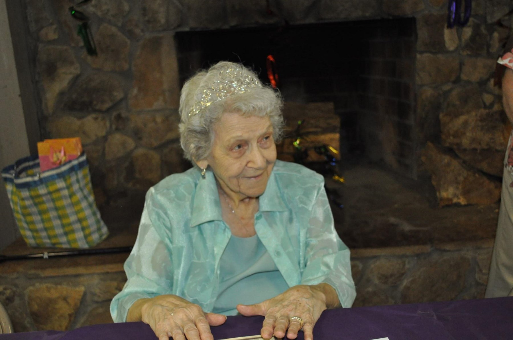 Obituary of Elizabeth Mae Carlson