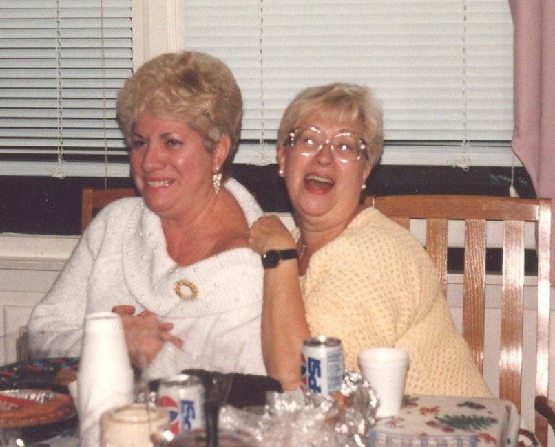 Obituary of Dolores Dee Dee de Azevedo Moore