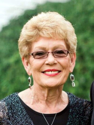 Obituary of Carolyn Walker Hutchens