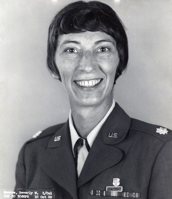 Obituario de Beverly Winona Monroe