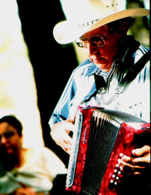 Obituario de Rosalio "Charlie" Tello Chapa