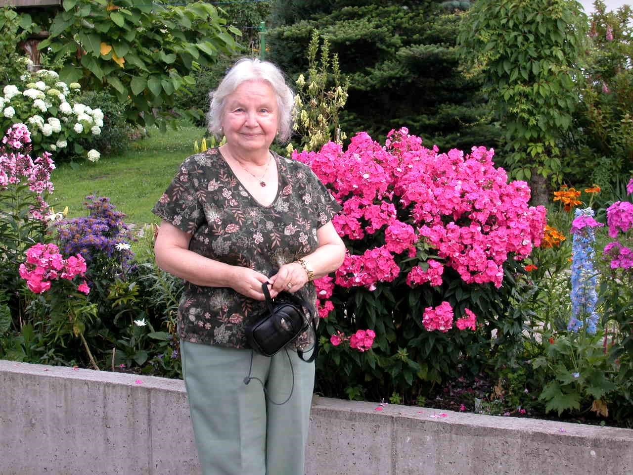 Obituary of Regine Helene Hayes