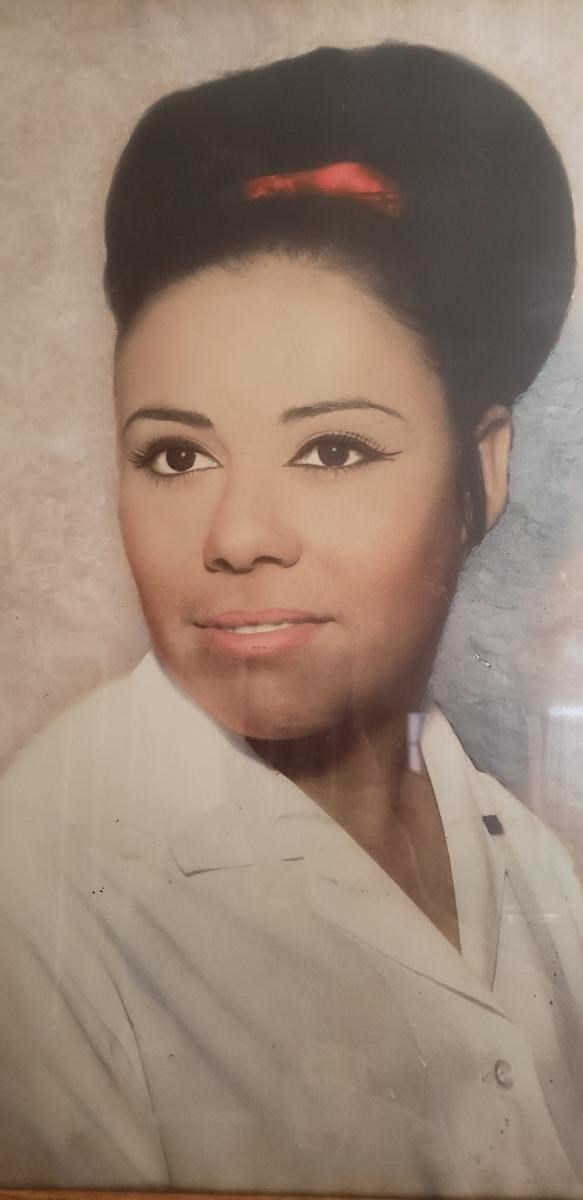 Obituario de Aurora L. Perez