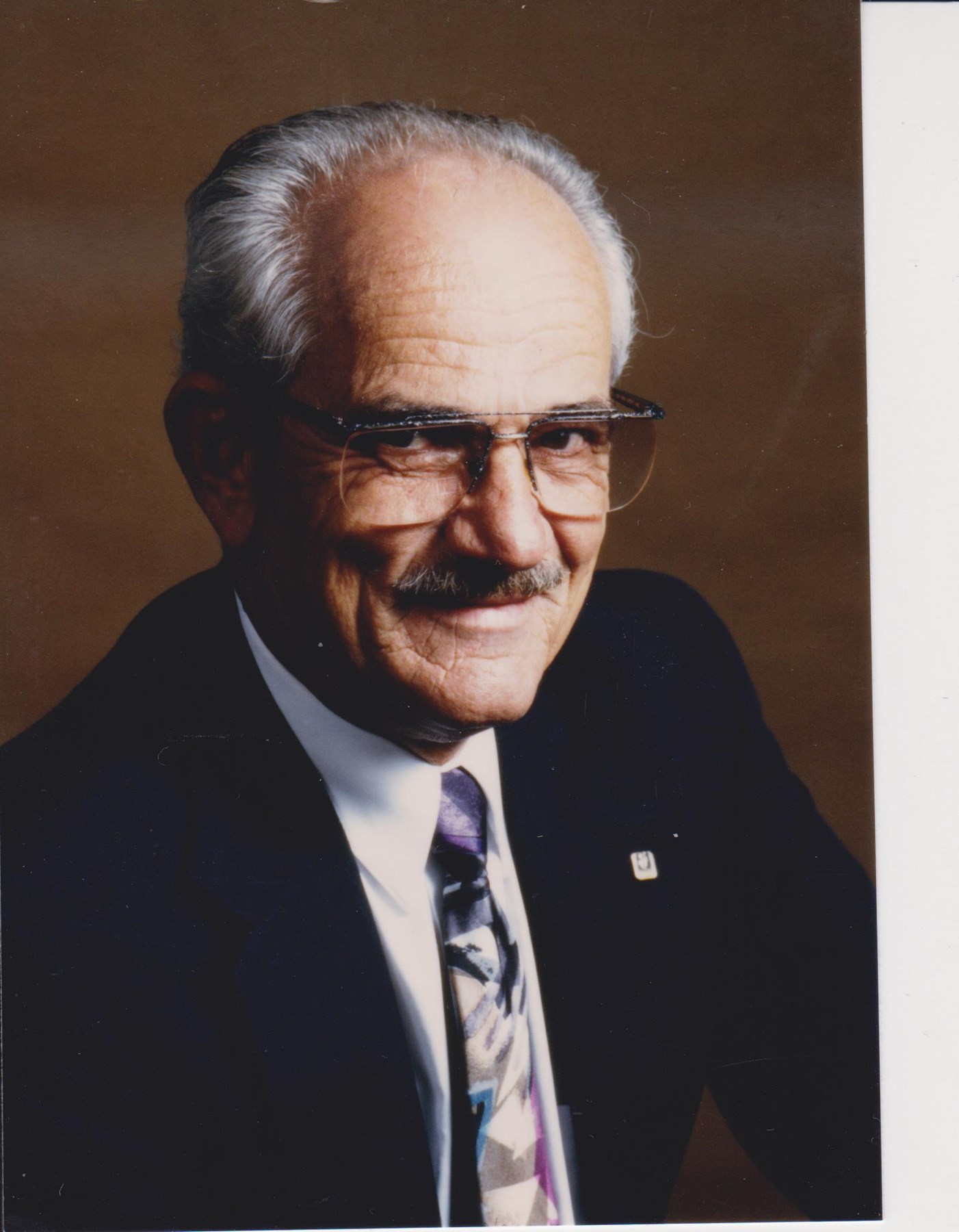 Obituario de George Gilbert McManness, Jr.