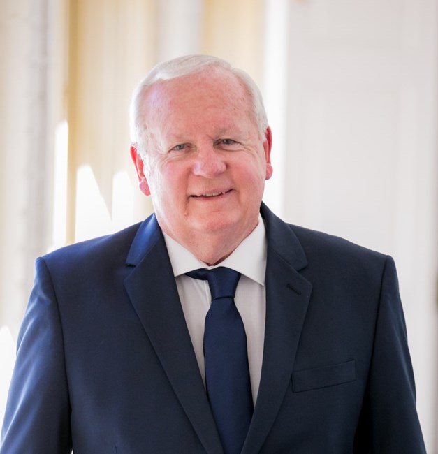 Obituary of Robert E Thompson