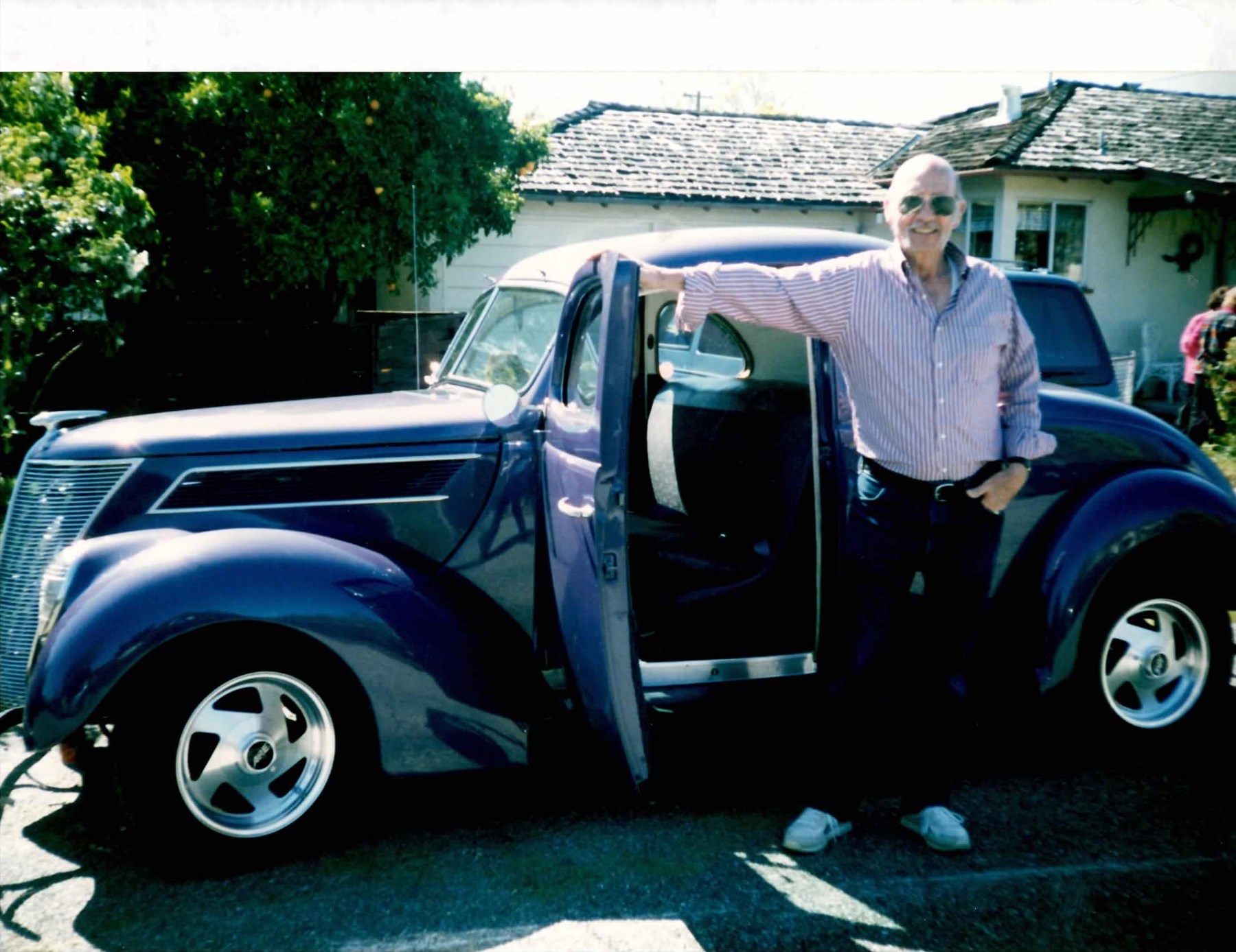 Obituario de Frank L. Mello