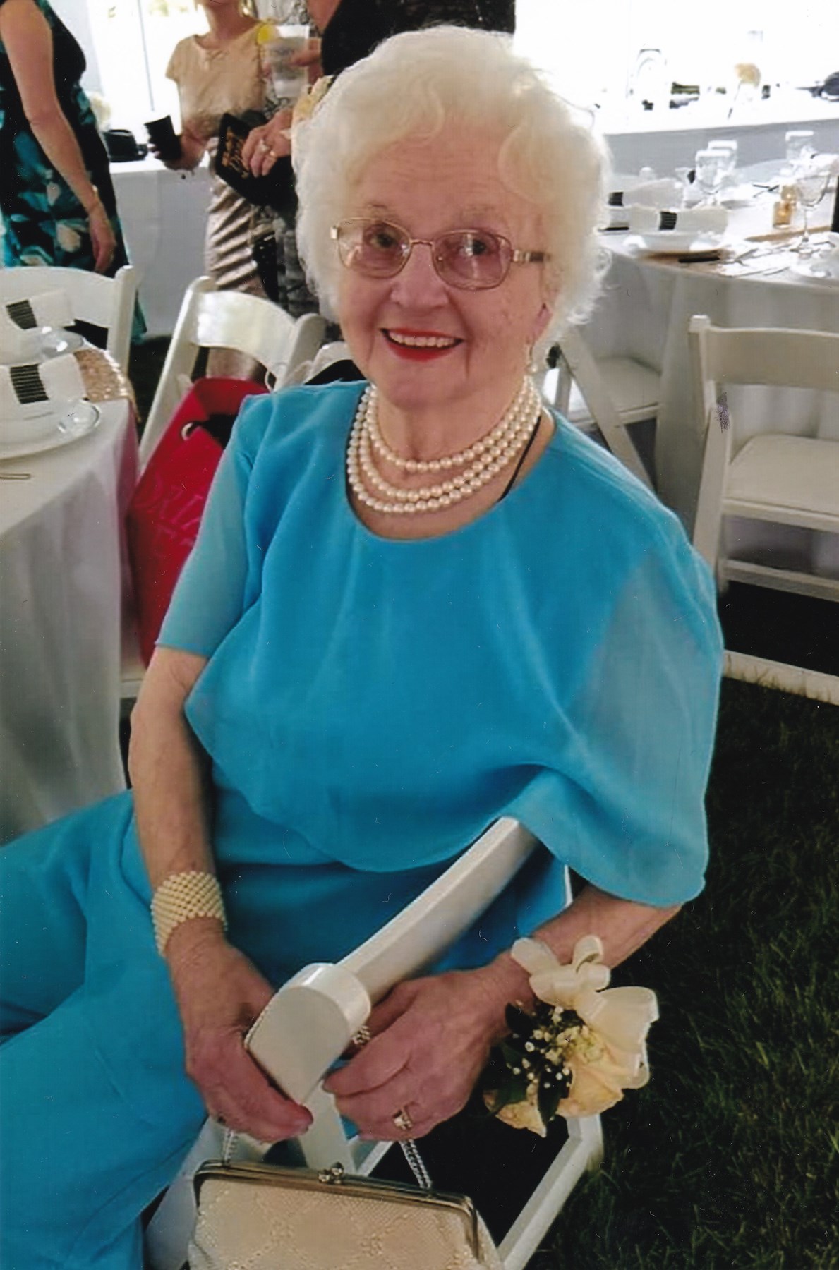 Obituary of Annamay Holland