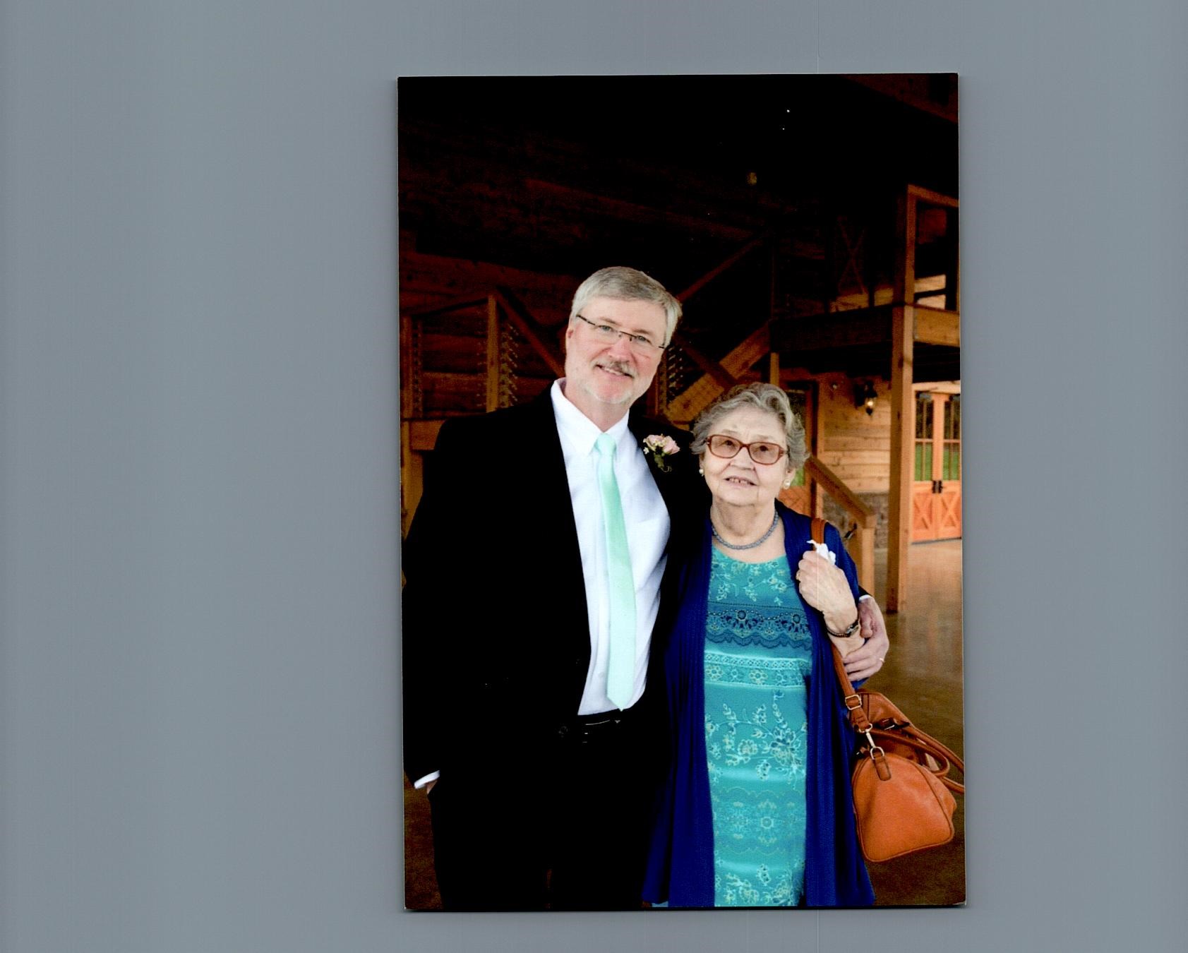 Obituary of Mary Lou Creek