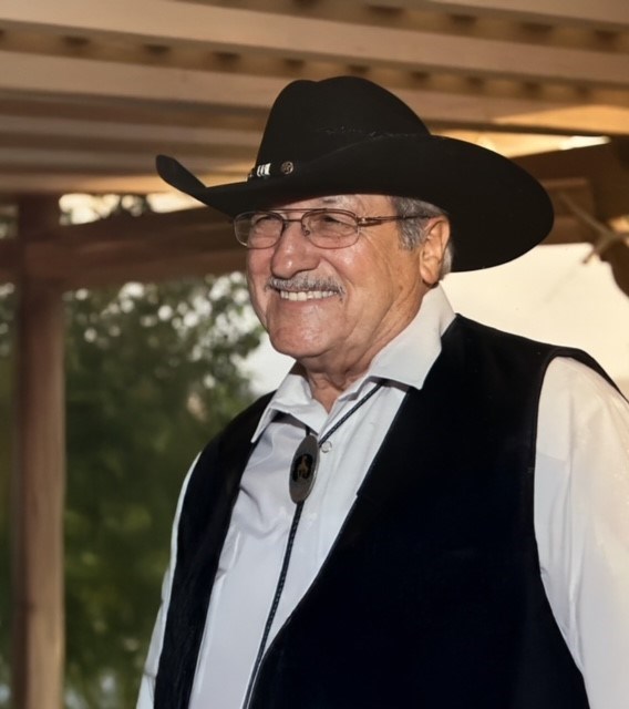 Obituario de Amador "Max" Chavez