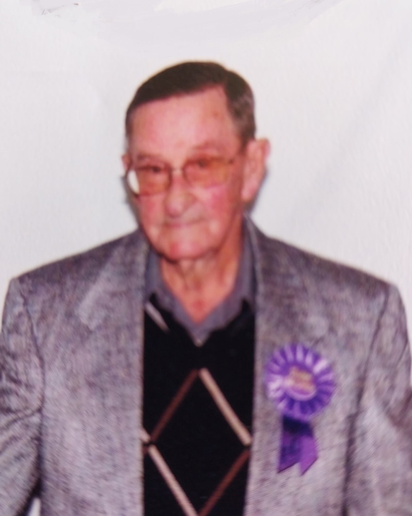 Avis de décès de Edmond J. Lee