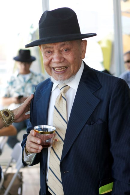 Obituario de Dr. John Lazarus Sunday