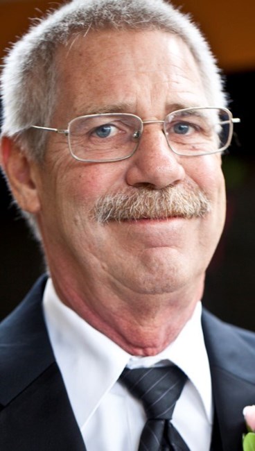 Obituario de Mike Vonderau