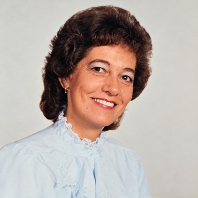 Obituary of Carolyn Wood (Earhart)