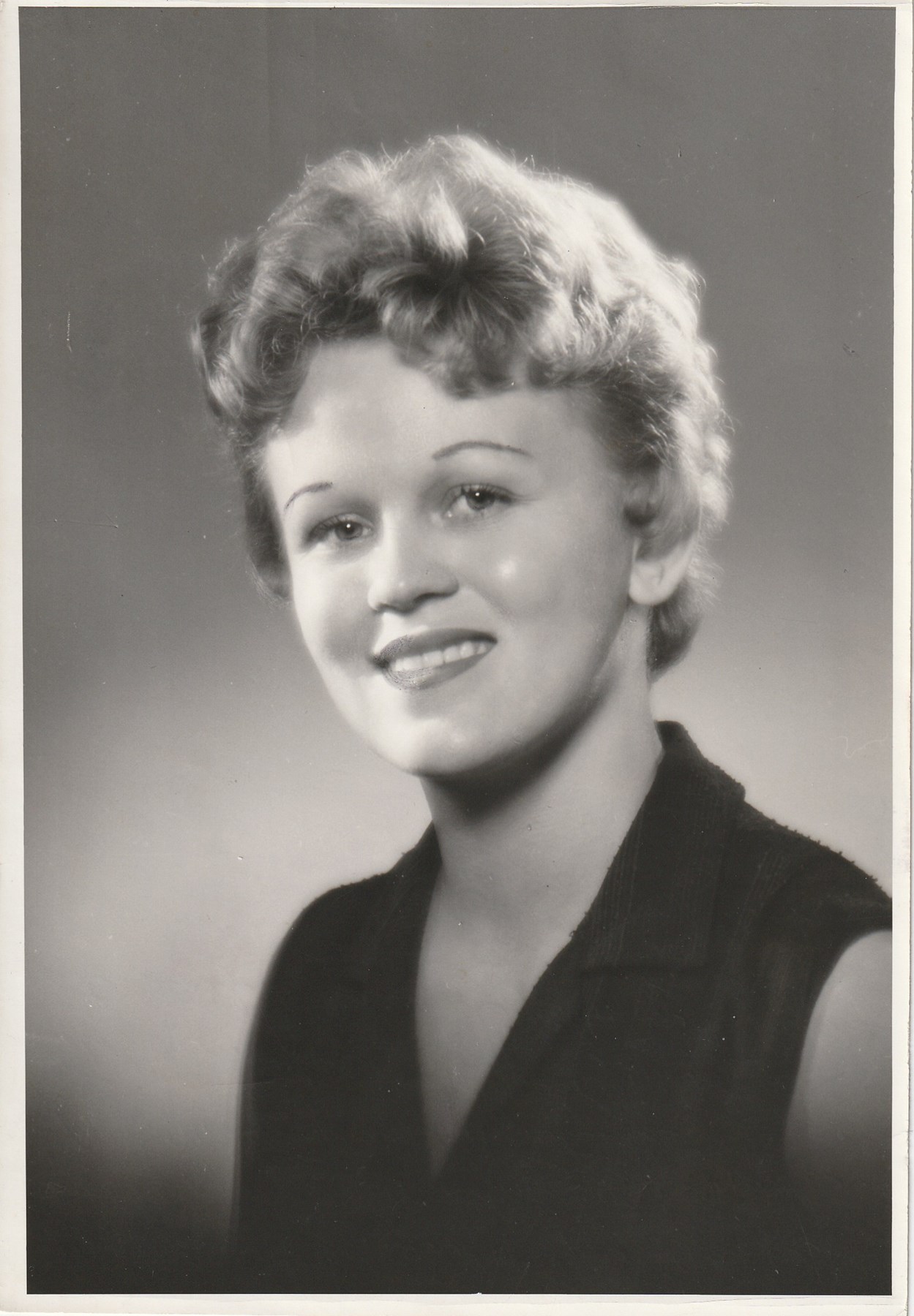 Obituary of Maureen Helen Theisen