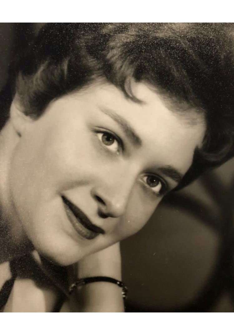 Obituary of Linda Marlow Castle