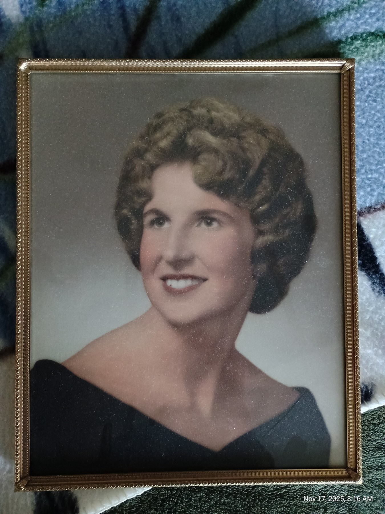 Obituary of Lois Esther Coggeshall