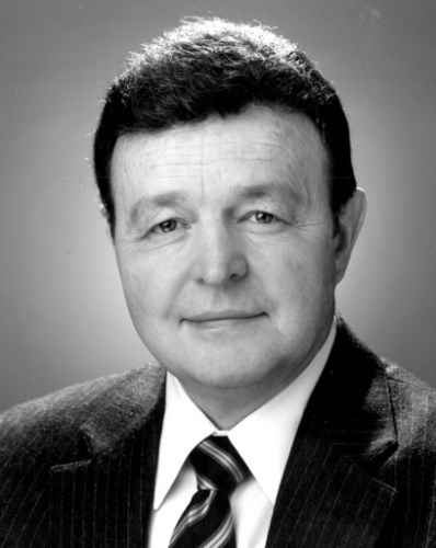Obituary of William R Murdoch