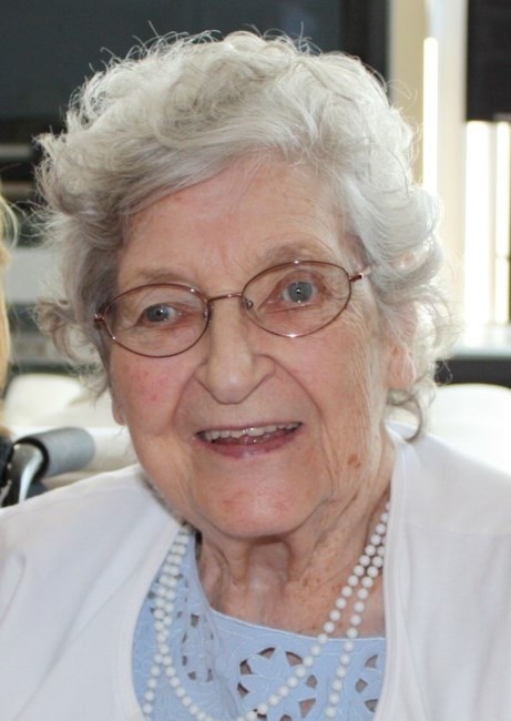 Avis de décès de Mrs. Elizabeth (Betty) Christine McDonald