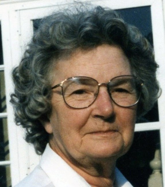 Obituary of Martha Oliver Komlosy Hamilton