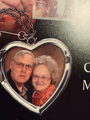 Obituario de James R. Holeton