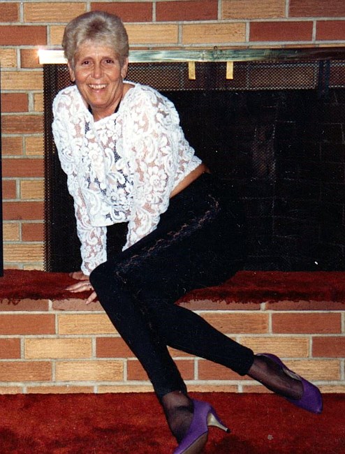 Obituario de Beverly Cynthia Lowe