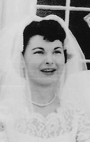 Obituary of Mrs Shirley Saunders