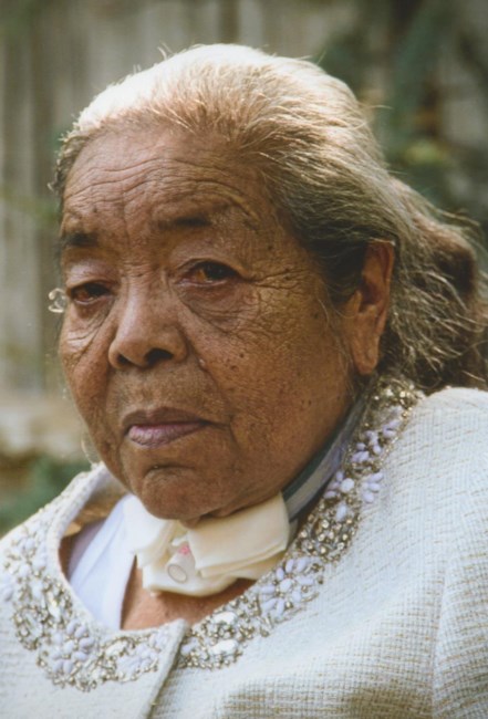 Obituary of Amelia Callente Flores