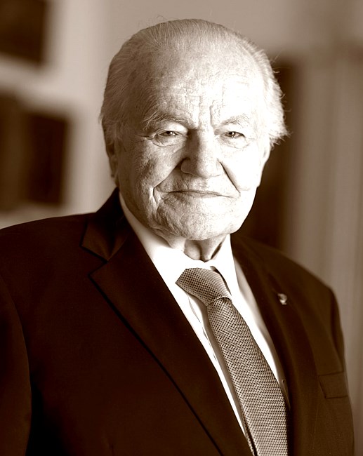  Obituario de Francis Robicsek, MD, PhD
