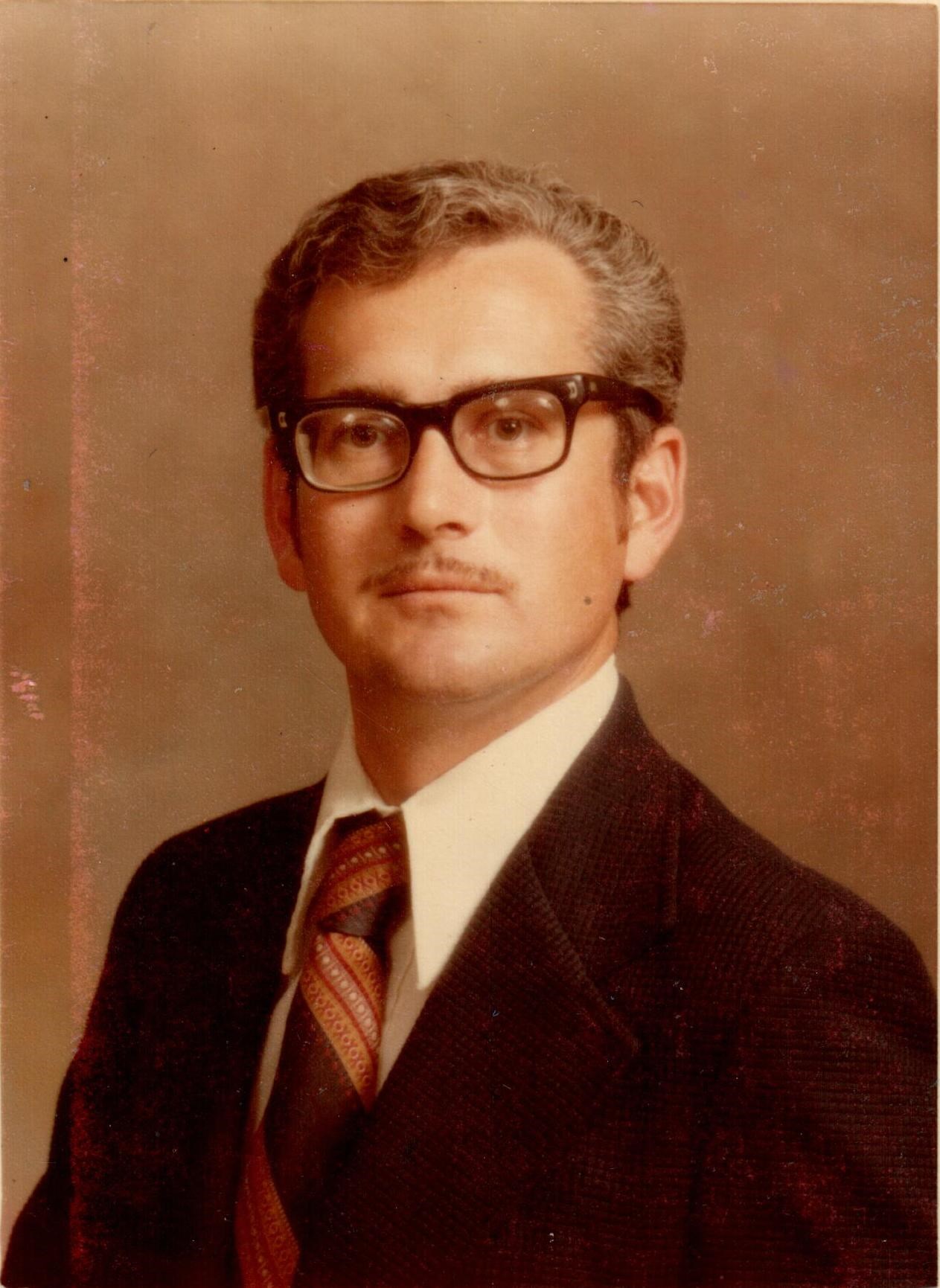 Obituary of Carrington "Bernie" Hoefer