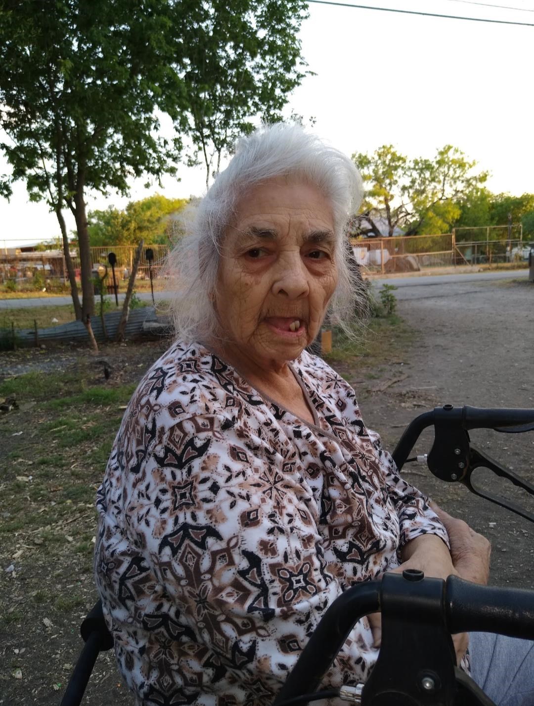 Obituary of Hermelinda "Ama" Flores Chavarria