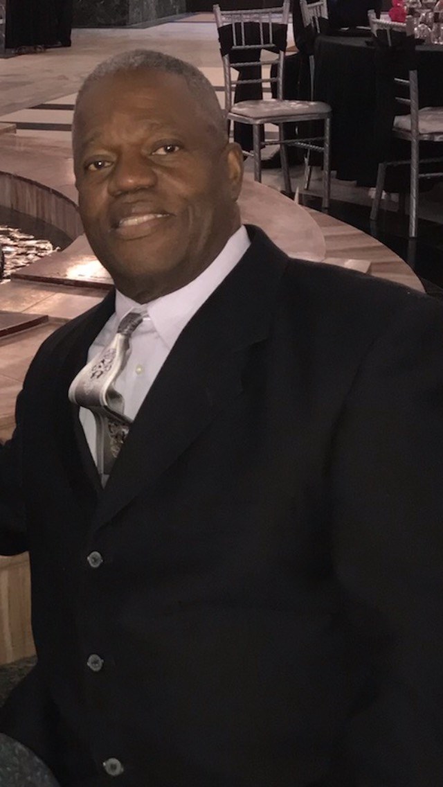 Obituario de John Edward Holmes