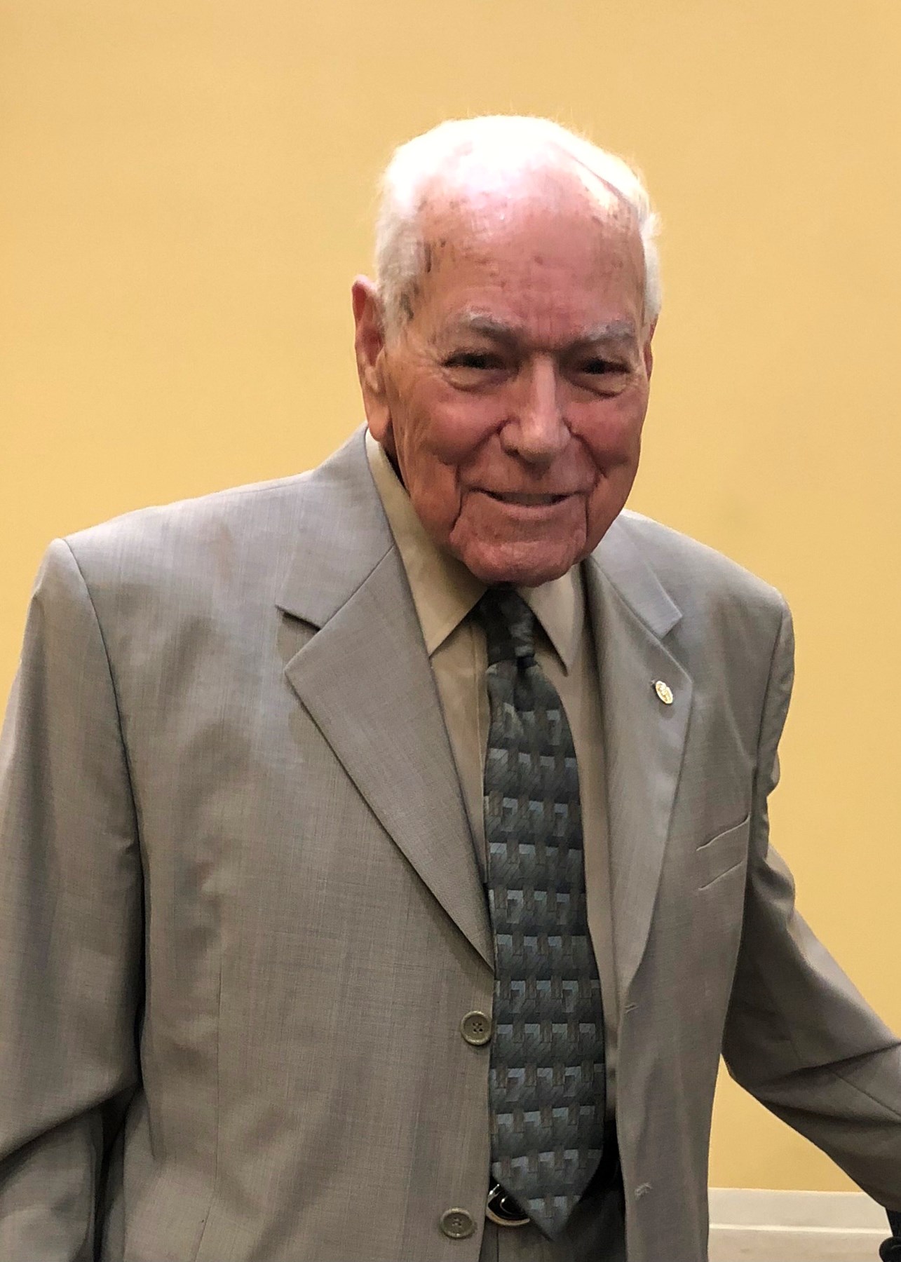 Obituary of Roy Benefield